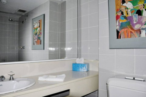 Accommodation Sydney: Hyde Park View 2 Bedroom 1 Bathroom Pet Friendly Apartment - Kawana Tourism 3
