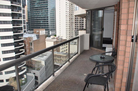 Accommodation Sydney - Kent Street Sydney CBD Top Floor 2 Bedroom Apartment With Balcony - Kawana Tourism 2