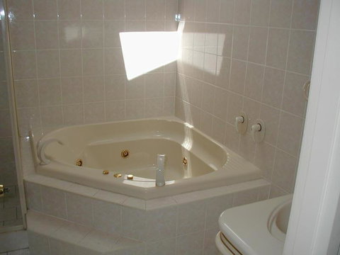 Accommodation Sydney North - Forestville 4 Bedroom 2 Bathroom Pet Friendly House - Kawana Tourism 3