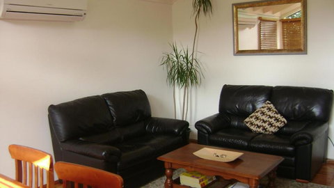 Accommodation Sydney North - Forestville 4 Bedroom 2 Bathroom Pet Friendly House - Kawana Tourism 4