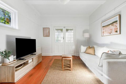 Acland Art Deco - Coastal Chic By St Kilda Beach - Kawana Tourism 0