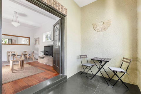Acland Art Deco - Coastal Chic By St Kilda Beach - Kawana Tourism 1