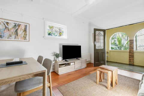 Acland Art Deco - Coastal Chic By St Kilda Beach - Kawana Tourism 4