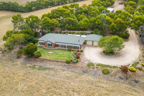 Adelaide Hills Country Paradise - Kawana Tourism 2