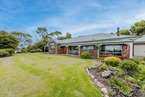 Adelaide Hills Country Paradise - Kawana Tourism 3