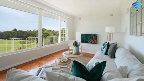 Adelong - Kawana Tourism 0
