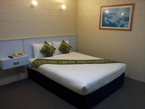 Admiral Nelson Motor Inn - Kawana Tourism 4