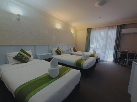Admiral Nelson Motor Inn - Kawana Tourism 2
