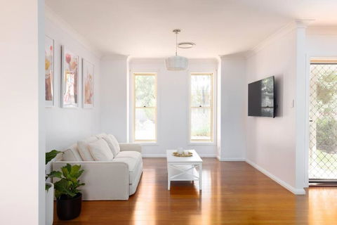 Adorable 1-bedroom Kuzman Guesthouse - Kawana Tourism 1