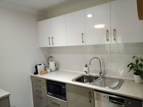 Adorable Private 2 Bedroom Guest Suite + Pool - Kawana Tourism 1