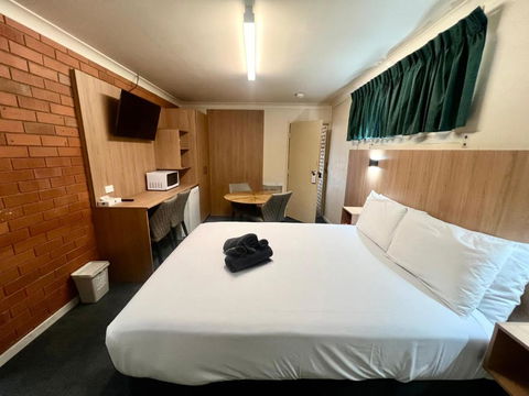 Adrian Motel - Kawana Tourism 4