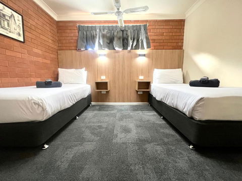Adrian Motel - Kawana Tourism 2