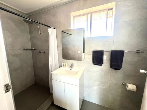 Adrian Motel - Kawana Tourism 1