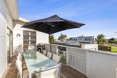 Adrift At Ocean Grove - Kawana Tourism 2