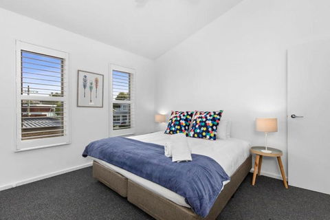 Adrift At Ocean Grove - Kawana Tourism 4