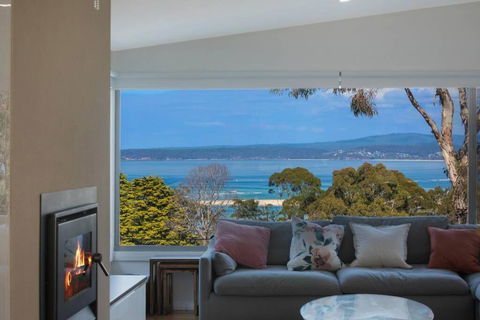 ADS On Collins - 4 Bedroom And Pet Friendly - Kawana Tourism 0
