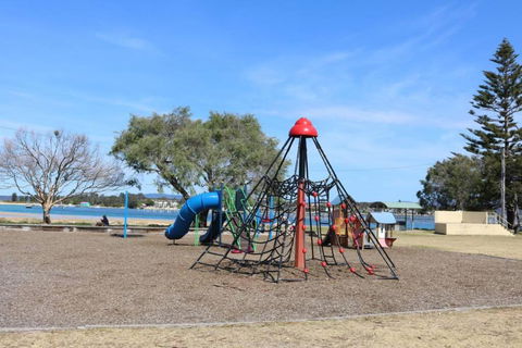 ADS On Collins - 4 Bedroom And Pet Friendly - Kawana Tourism 2