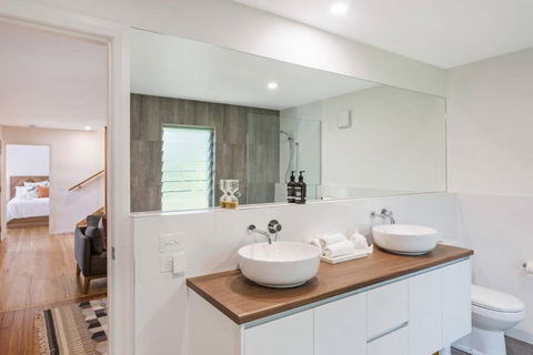 ADS On Collins - 4 Bedroom And Pet Friendly - Kawana Tourism 3