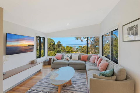 ADS On Collins - 4 Bedroom And Pet Friendly - Kawana Tourism 4
