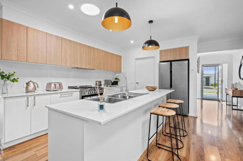 Aerial Beach House 2 - Kawana Tourism 4