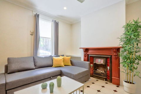 Affordable 3 Bedroom House Darlinghurst With 2 E-Bikes Included - Kawana Tourism 1