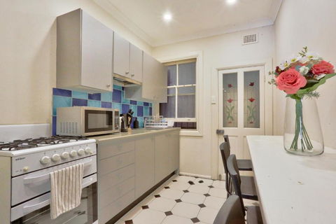 Affordable 3 Bedroom House Darlinghurst With 2 E-Bikes Included - Kawana Tourism 4
