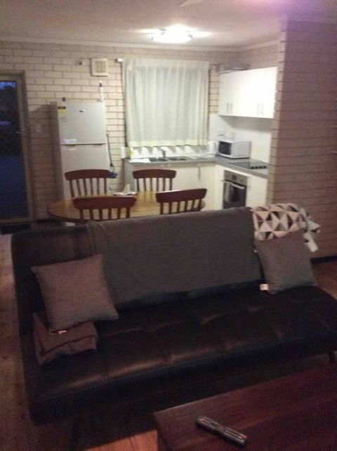 Affordable Apartment Close To City And Beaches - Kawana Tourism 4