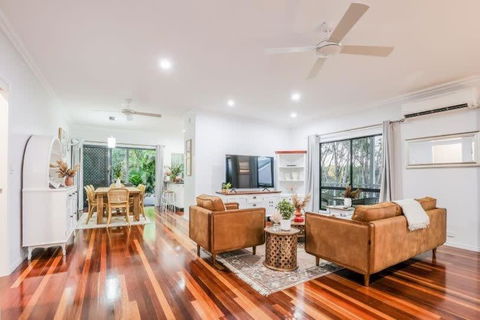 Agnes Bliss - Stunning, Centrally Located Four-Bedroom Beach House - Kawana Tourism 0