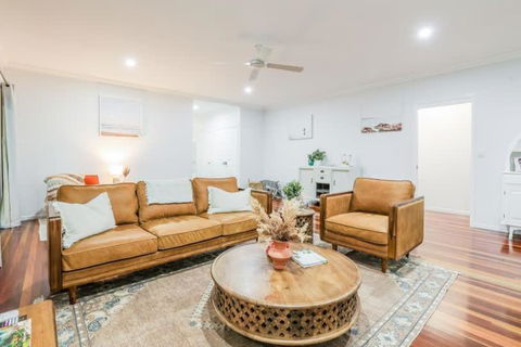 Agnes Bliss - Stunning, Centrally Located Four-Bedroom Beach House - Kawana Tourism 2