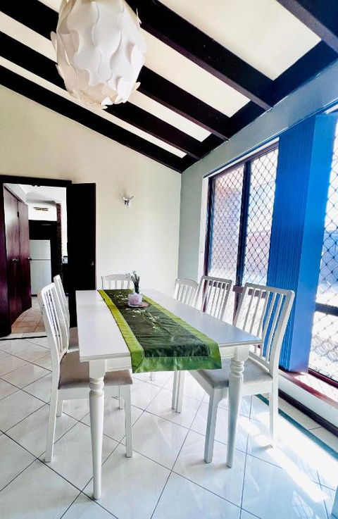 Affordable Beautiful Queen Bedroom Near City Swan River Fremantle University - Kawana Tourism 3