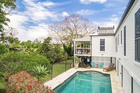 A Perfect Stay - Charlottes Web - Kawana Tourism 0