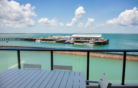 Absolute Waterfront - Tropical Sunrise Apartment Over The Water - Kawana Tourism 2