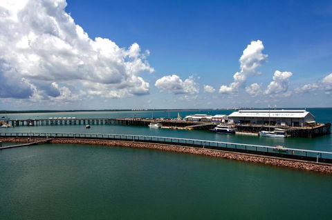 Absolute Waterfront - Tropical Sunrise Apartment Over The Water - Kawana Tourism 1