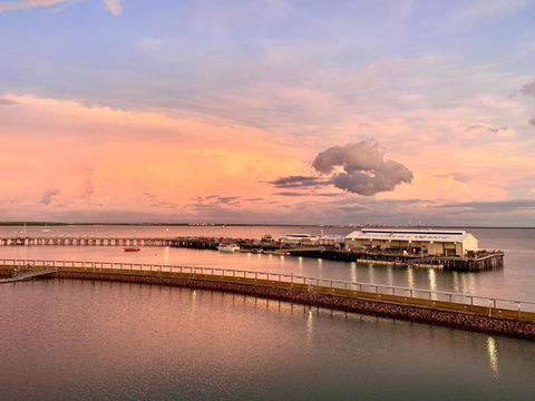 Absolute Waterfront - Tropical Sunrise Apartment Over The Water - Kawana Tourism 0