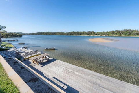 Absolute Waterfront Beach House - Kawana Tourism 1