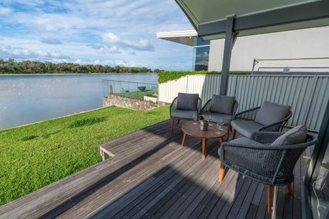 Absolute Waterfront Beach House - Kawana Tourism 2