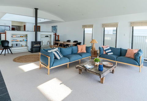 Absolute Waterfront Beach House - Kawana Tourism 3