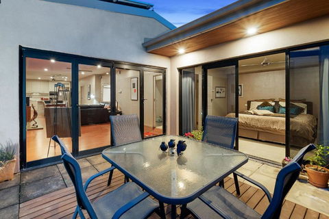About Time Retreats- Studio Seven - Kawana Tourism 4