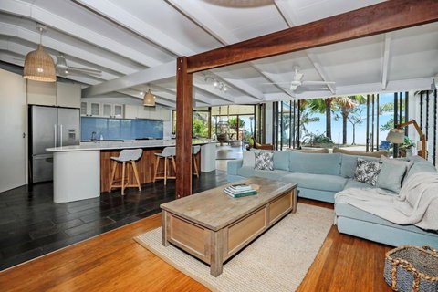 Absolute Beachfront House With Private Pool - Kawana Tourism 1