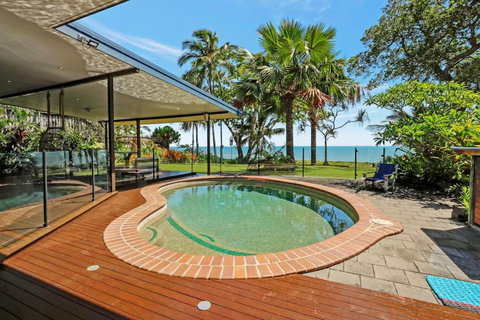 Absolute Beachfront House With Private Pool - Kawana Tourism 3
