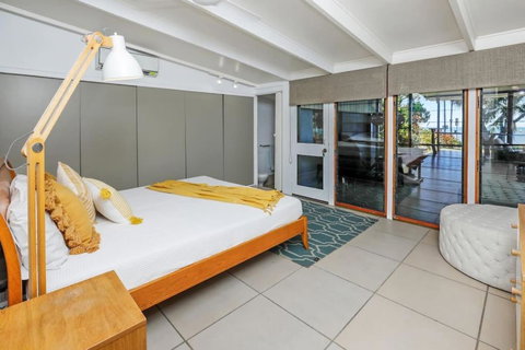 Absolute Beachfront House With Private Pool - Kawana Tourism 4