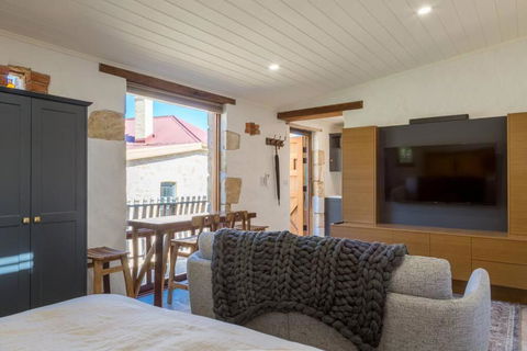 A Romantic Uraidla Studio - Kawana Tourism 1
