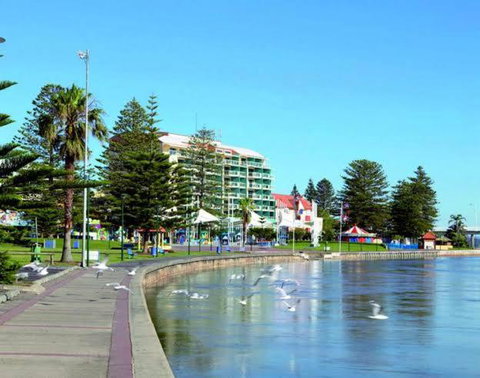 A-The Entrance Private Water Front 1 Bedroom Appartment At The Oaks - Kawana Tourism 0