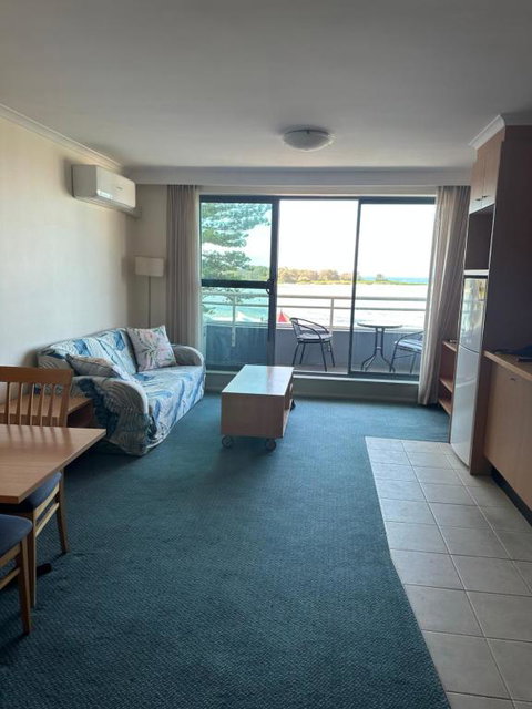 A-The Entrance Private Water Front 1 Bedroom Appartment At The Oaks - Kawana Tourism 3