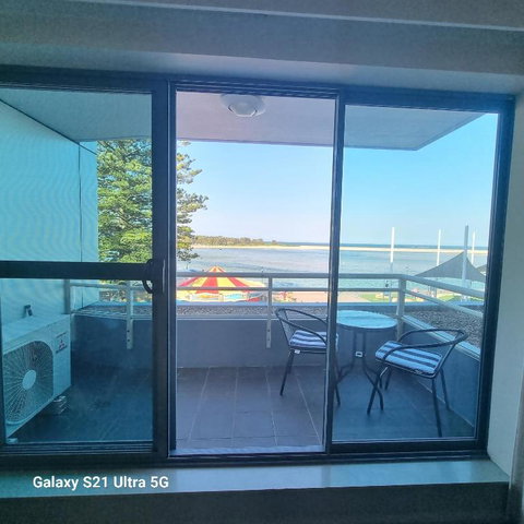 A-The Entrance Private Water Front 1 Bedroom Appartment At The Oaks - Kawana Tourism 2