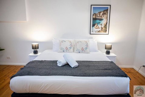 Aircabin - Beecroft - Sydney - 3 Bed Holiday House - Kawana Tourism 1