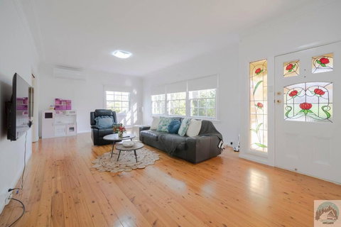Aircabin - Beecroft - Sydney - 3 Bed Holiday House - Kawana Tourism 2