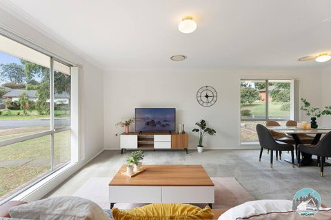 Aircabin - Marayong - Convenient - 3 Beds House - Kawana Tourism 0