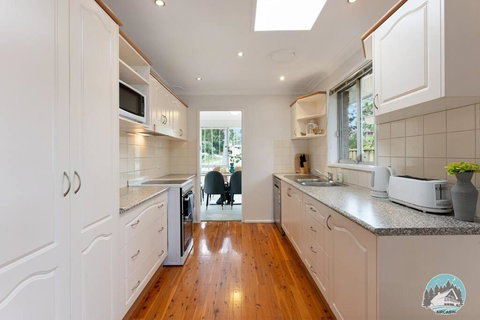 Aircabin - Marayong - Convenient - 3 Beds House - Kawana Tourism 3