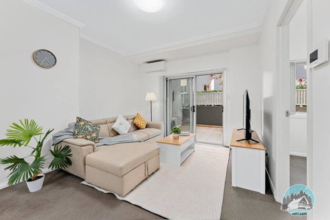 Aircabin - Wentworthville - 2 Beds Apt Free Park - Kawana Tourism 0